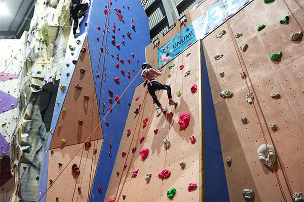 Climbing wall